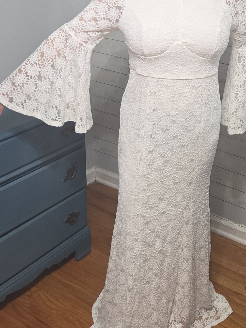 Modest White Lace Bell-Sleeve Wedding/Evening Dress Zip Up Size 16